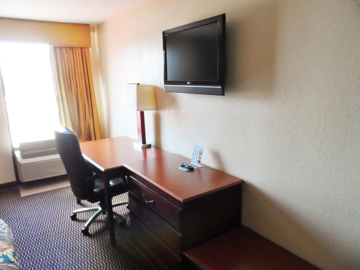 Courtesy Inn Del City Bagian luar foto